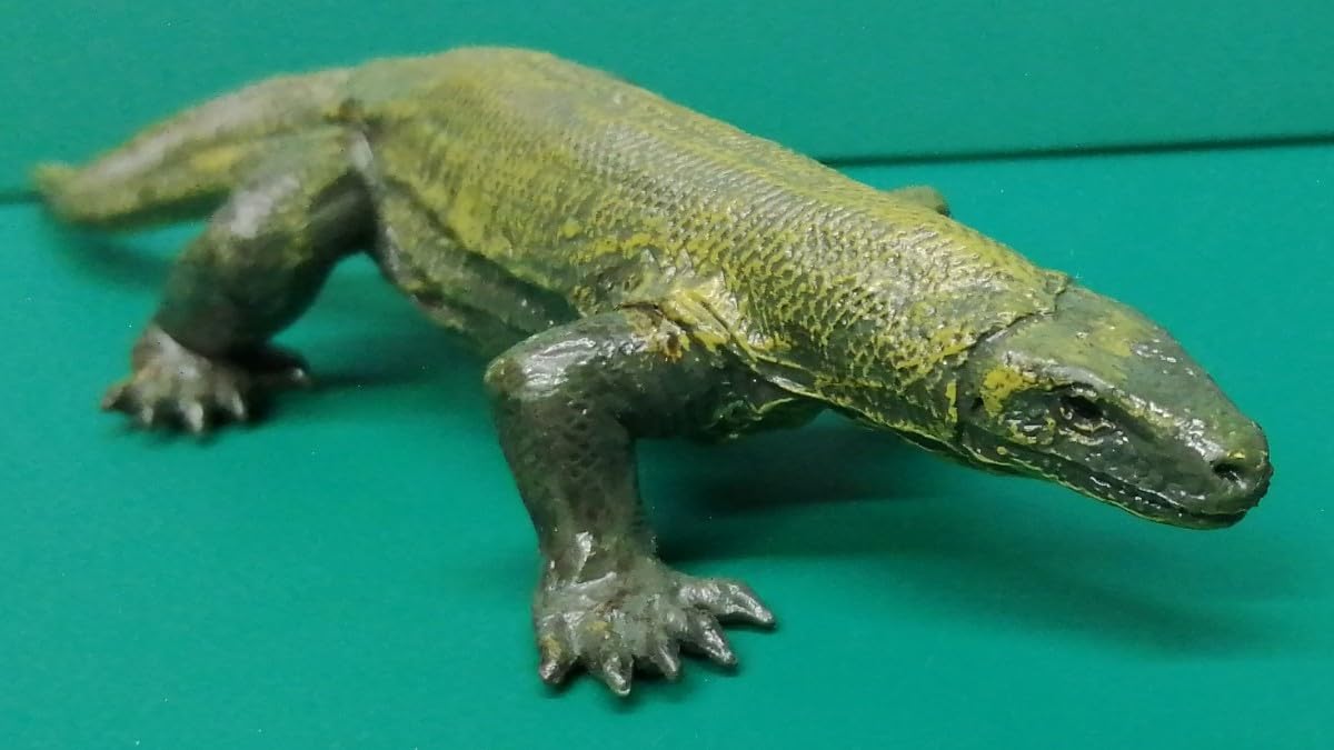 リアルな爬虫類彫刻 約９０cm　コモドドラゴン　 コモドオオトカゲ リアルな爬虫類彫刻 約90cm コモドドラゴン コモドオオトカゲ